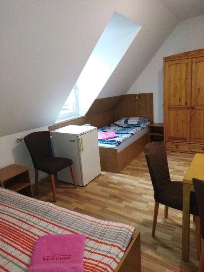 Pension Haus Baron 1 Neckarau Мангейм Экстерьер фото