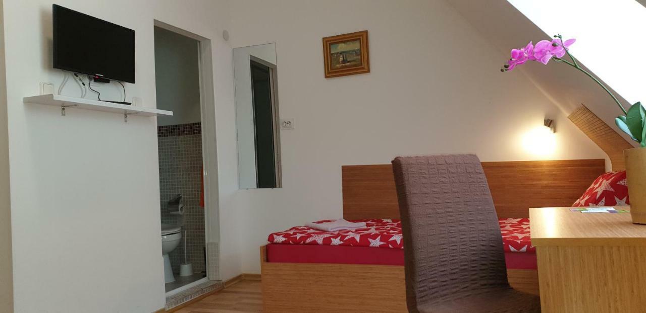 Pension Haus Baron 1 Neckarau Мангейм Экстерьер фото